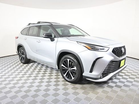 Used 2021 Toyota Highlander XSE image 9