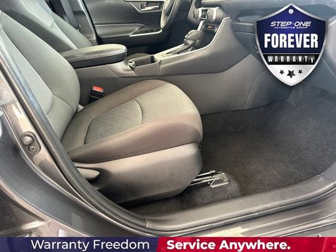 Used 2025 Toyota RAV4 XLE FWD image 37