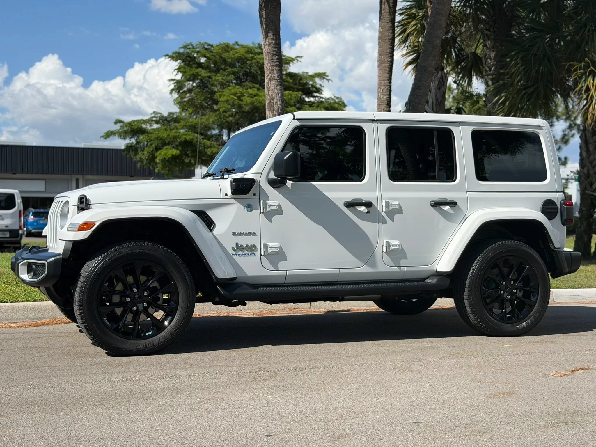 Used 2021 Jeep Wrangler Unlimited Sahara AWD/4WD image 8