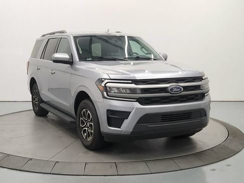 Used 2024 Ford Expedition XLT RWD image 3