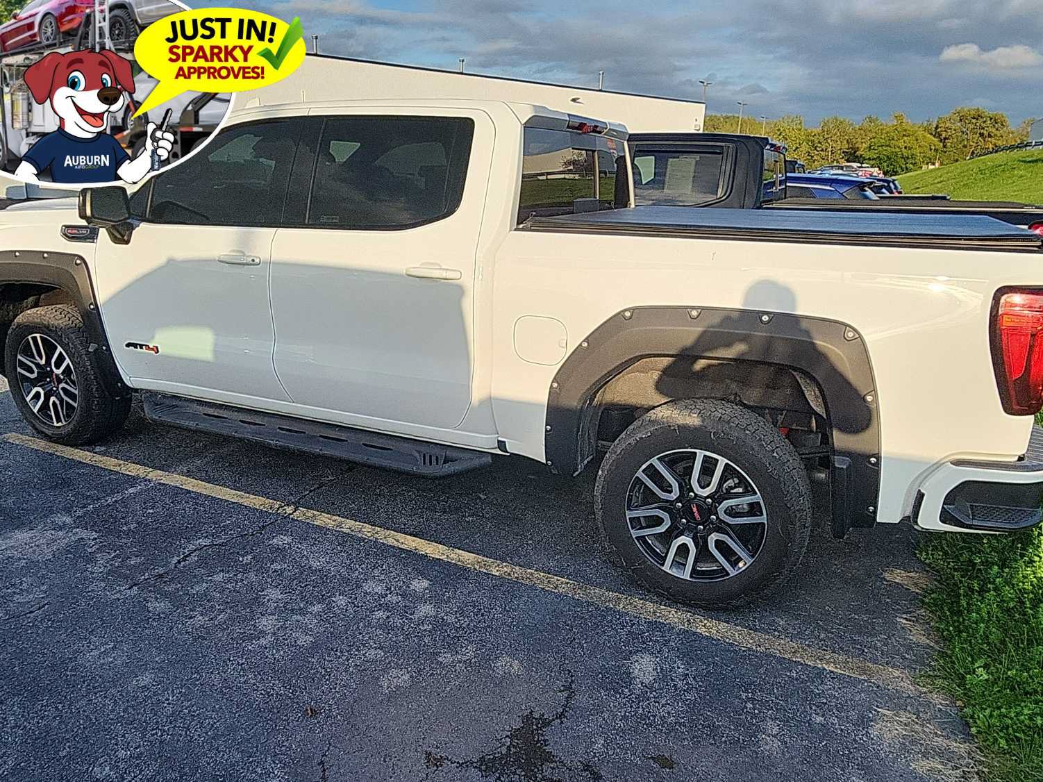 Used 2022 GMC Sierra 1500 AT4 w/ AT4 Premium Package AWD/4WD image 4