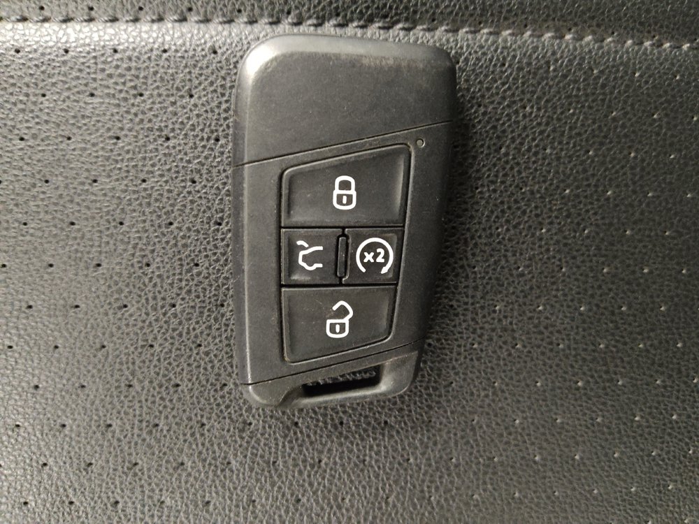 Used 2022 Volkswagen Tiguan SE R-Line FWD image 32
