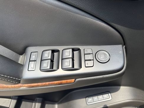 Used 2018 Chevrolet Suburban Premier AWD/4WD image 33