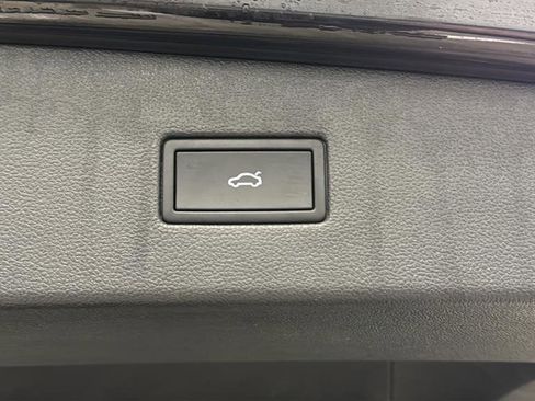 Used 2024 Volkswagen Tiguan SE R-Line image 32