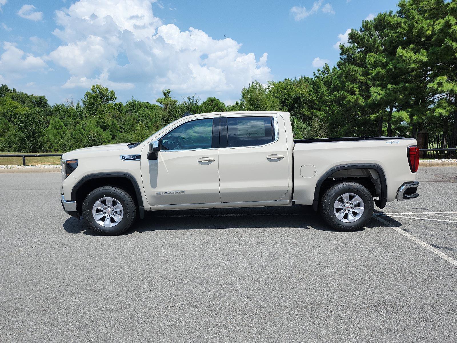 New 2026 GMC Sierra 1500 SLE AWD/4WD image 2
