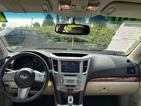 Used 2011 Subaru Outback 2.5i Limited AWD/4WD image 10