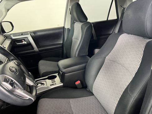 Used 2017 Toyota 4Runner SR5 AWD/4WD image 15