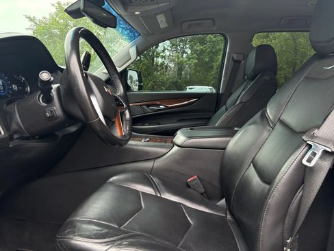 Used 2019 Cadillac Escalade ESV 2WD image 18