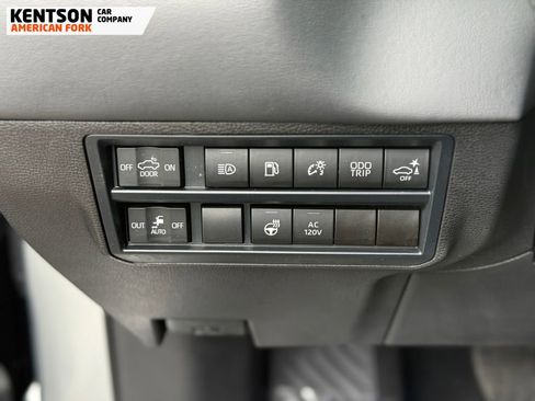 Used 2025 Toyota Tundra Platinum AWD/4WD image 21