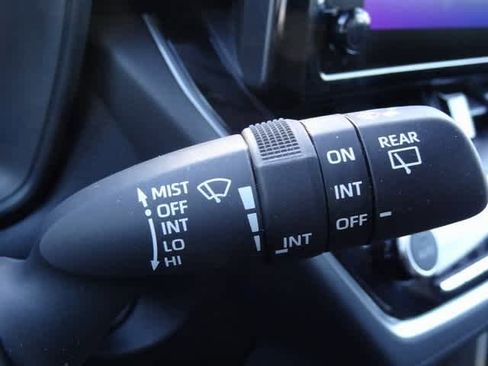 Used 2025 Toyota Corolla Cross LE image 19