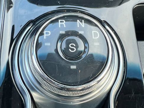 Used 2020 Ford Edge SE image 15