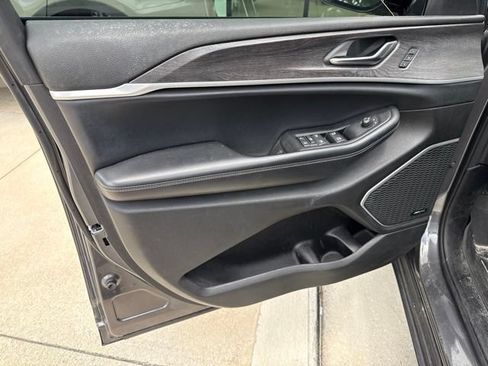 Used 2021 Jeep Grand Cherokee L Limited RWD image 12