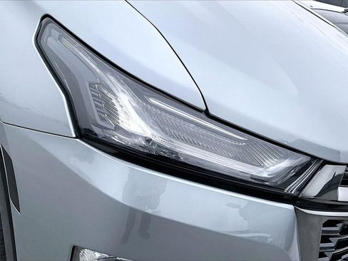 Used 2023 Chevrolet Traverse Premier w/ Redline Edition image 31