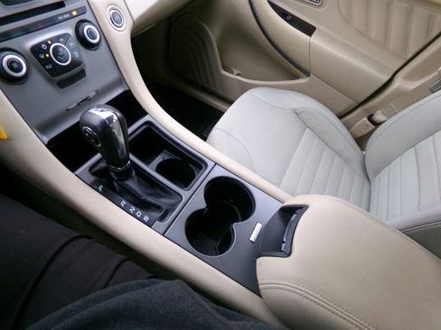 Used 2016 Ford Taurus SE image 22