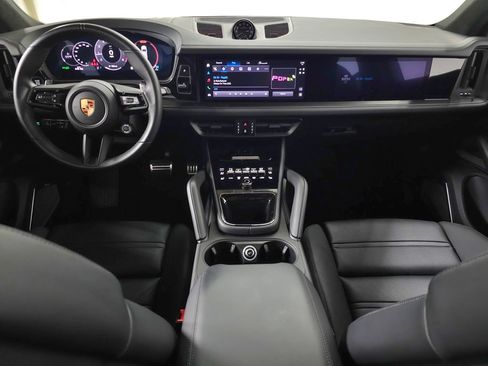 Used 2025 Porsche Cayenne GTS AWD/4WD image 13