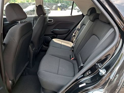 Certified 2024 Hyundai Venue SE FWD image 18