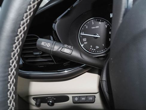 Used 2023 Buick Envision Avenir image 29