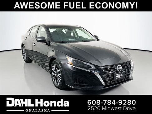 Used 2025 Nissan Altima 2.5 SV image 1