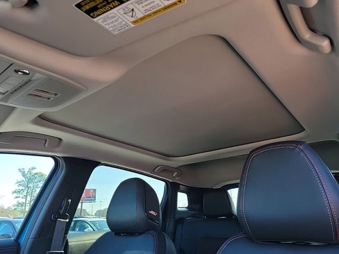 New 2025 Nissan Kicks SR w/ SR Premium Package FWD image 15