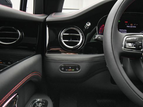New 2025 Bentley Bentayga AWD/4WD image 32