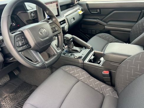 Used 2025 Toyota Tacoma SR5 AWD/4WD image 7