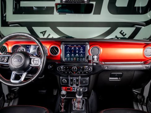 Used 2020 Jeep Gladiator Rubicon AWD/4WD image 3