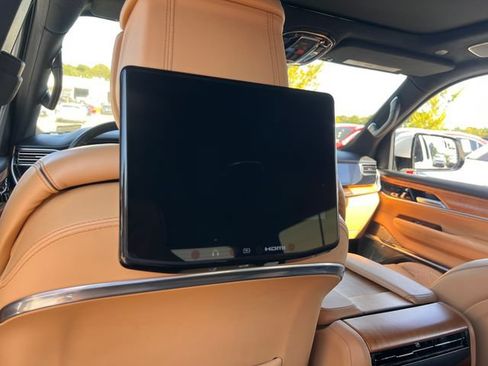 Used 2022 Jeep Grand Wagoneer Series III w/ Rear Seat Video Group 1 AWD/4WD image 33