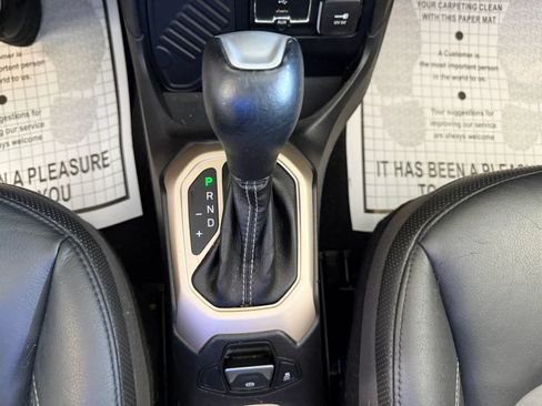 Used 2016 Jeep Renegade Limited FWD image 17