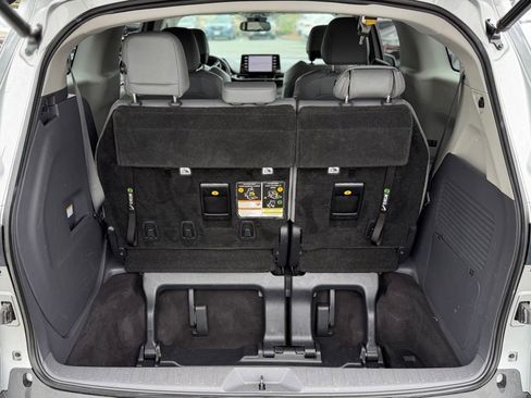 Used 2021 Toyota Sienna XLE w/ XLE Plus Package AWD/4WD image 4