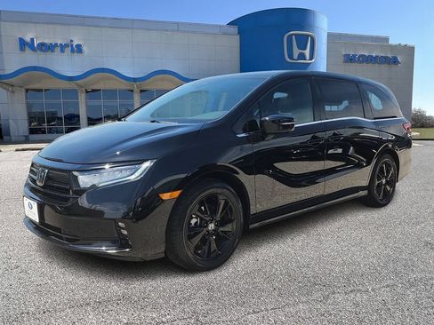 Used 2024 Honda Odyssey Sport image 2