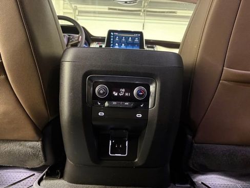 Used 2024 Chevrolet Suburban High Country image 27