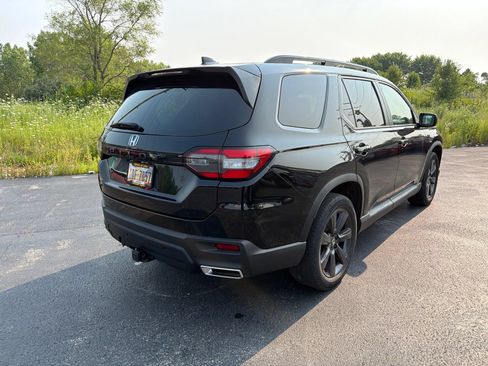 Used 2023 Honda Pilot Sport image 6