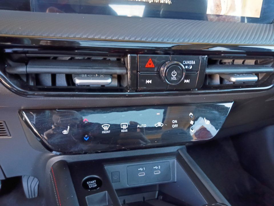 Used 2026 Nissan Kicks SR w/ SR Premium Package FWD image 18