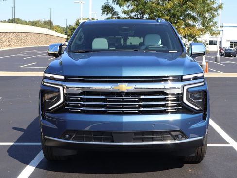 New 2025 Chevrolet Suburban Premier image 2