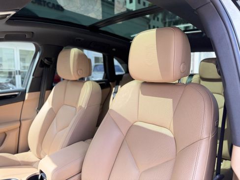 Used 2022 Porsche Macan AWD/4WD image 30