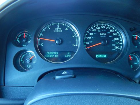 Used 2013 Chevrolet Avalanche LT image 25