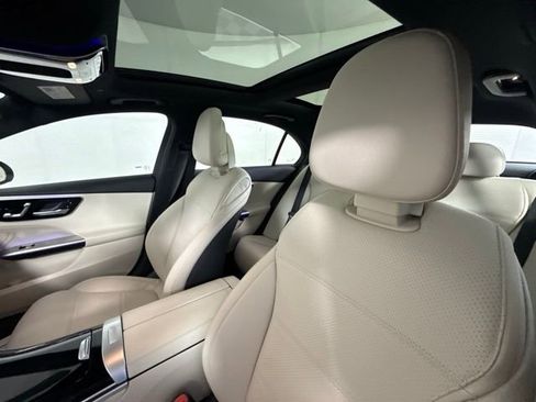 Used 2023 Mercedes-Benz C 300 Sedan image 5