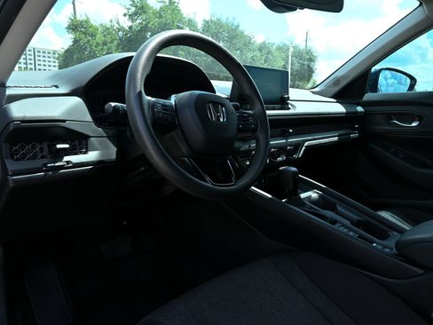 Used 2023 Honda Accord EX image 17