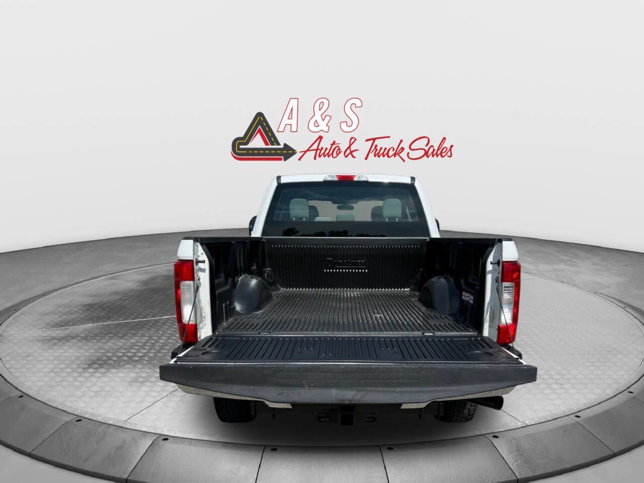 Used 2019 Ford F250 XL w/ Power Equipment Group AWD/4WD image 16