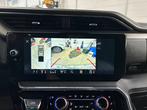 Used 2025 GMC Sierra 1500 Denali w/ Technology Package AWD/4WD image 22