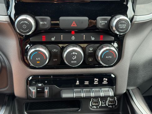 Used 2020 RAM 1500 Big Horn AWD/4WD image 30