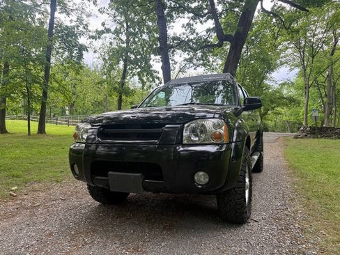 Used 2002 Nissan Frontier SE AWD/4WD image 5
