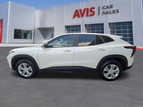 Used 2025 Chevrolet Trax LS FWD image 10