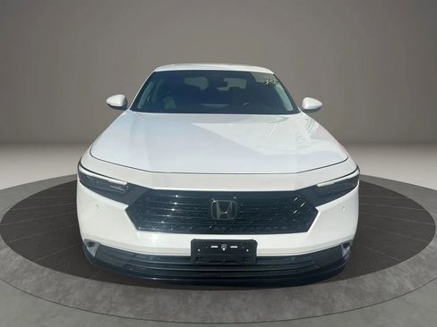 Used 2023 Honda Accord Touring image 2