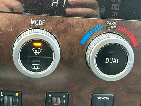 Used 2010 Toyota Tundra Limited image 29