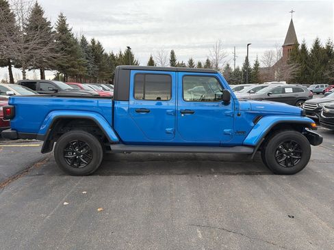Used 2023 Jeep Gladiator Sport image 6