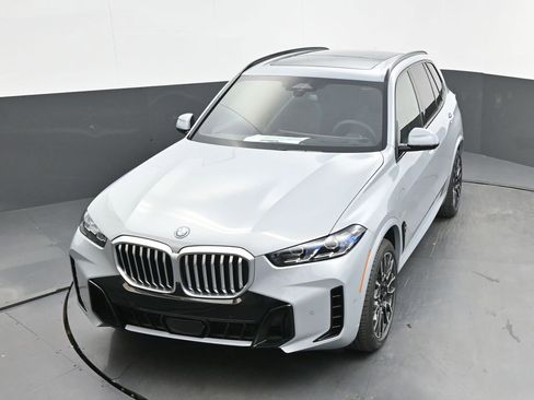 New 2026 BMW X5 xDrive50e image 47