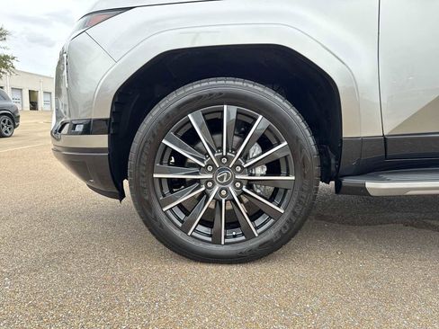 Used 2024 Lexus GX 550 image 12