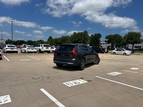 Used 2023 Volvo XC60 B5 Ultimate w/ Protection Package Premier AWD/4WD image 2
