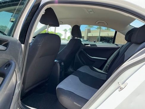 Used 2017 Volkswagen Jetta S w/ Jetta S Cold Weather Package image 11